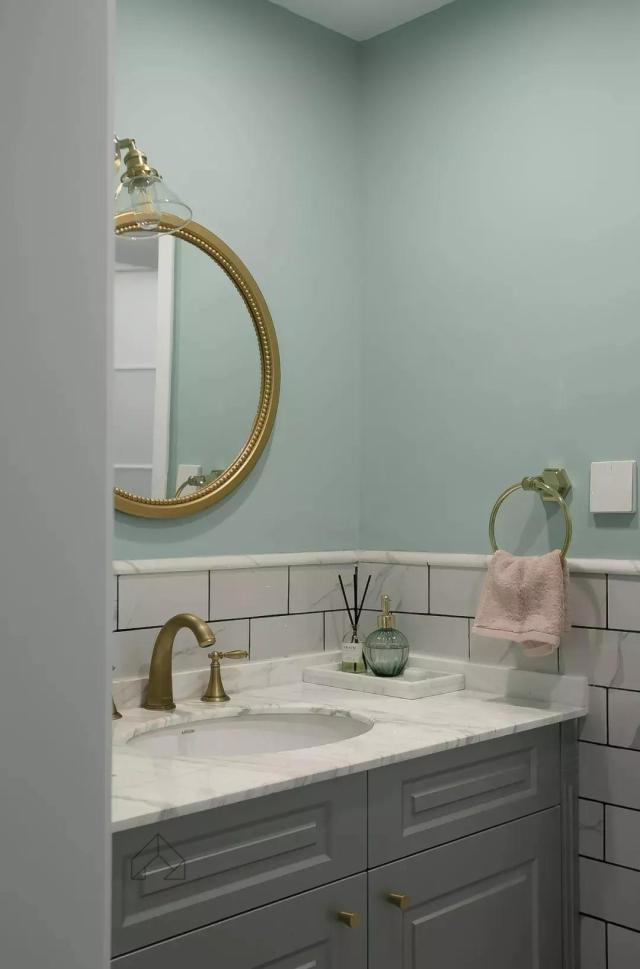 136㎡简约美式三居室，巧设木格玻璃门窗做隔断，宽敞明亮又通透