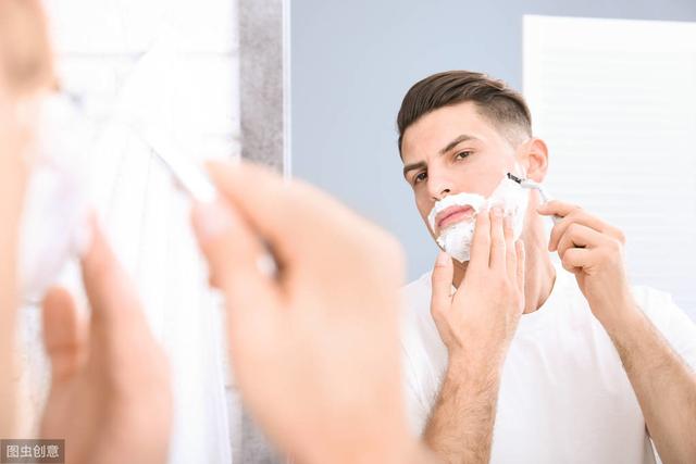 男人早上刮胡子和晚上刮胡子有何不同？差别还是很大的
