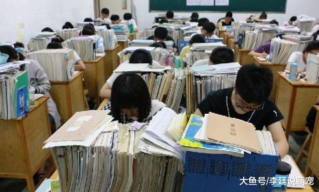 去上学还是去打电竞？高二学生收到edg青训通知，正面临两难境地