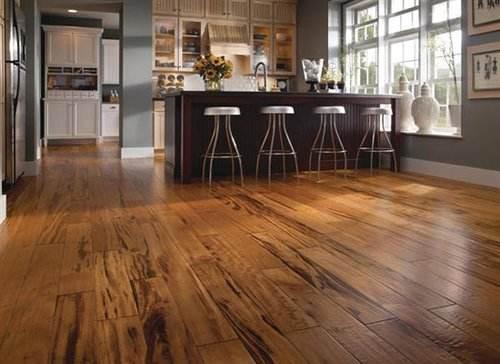 内行人告诉你：地板是选实木的还是复合的！商家的大实话！