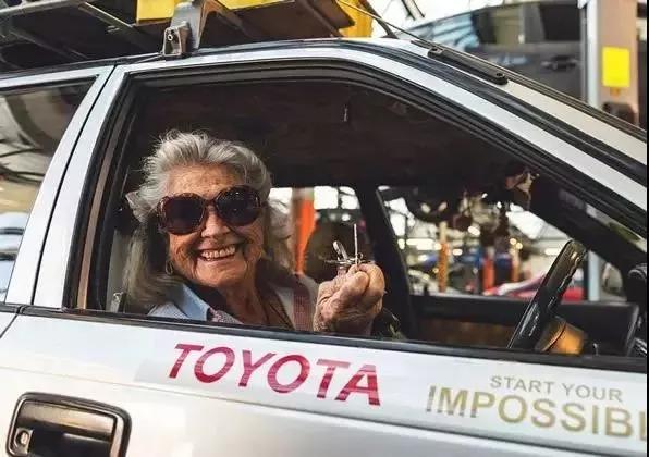 看看这位80岁开车环游世界的姑娘，敬余生不将就！