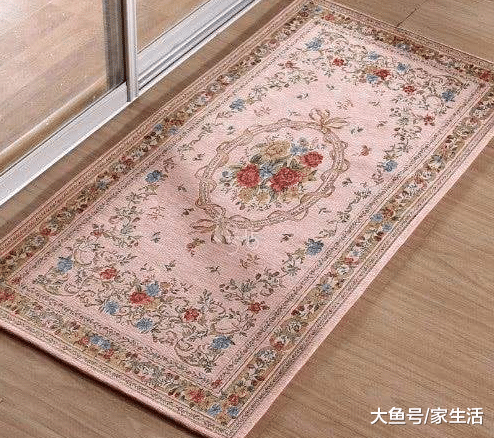 有錢人家都這樣擺放地墊，太聰明了，看完才知自家擺錯了