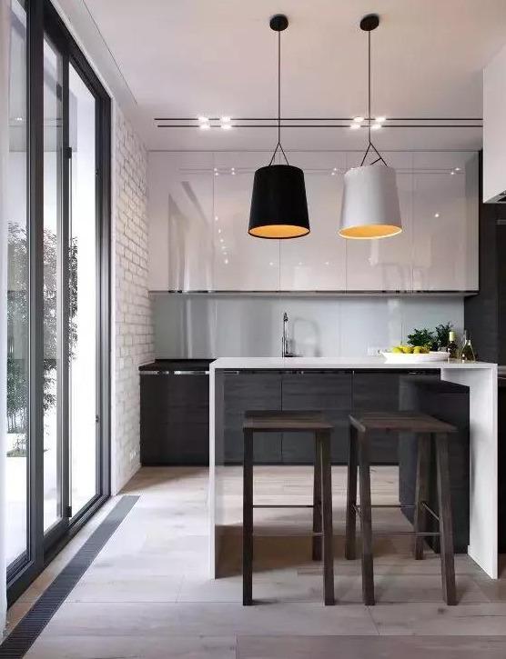 56㎡时尚现代风，这个黑白配的小“二”厨房竟然分外可爱！