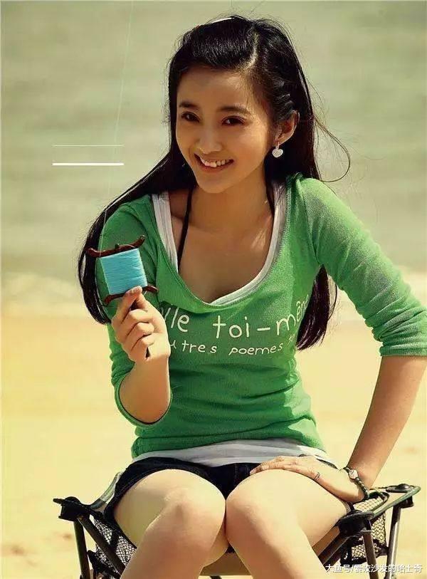 曾是郑爽好闺蜜，改名整容玩代孕，万年不火的她也变蛇精脸了？