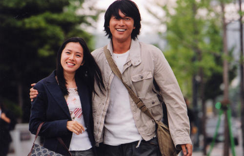 脑子中有一个橡皮擦，就算会抹去全世界，也不会让你消失在我心里。