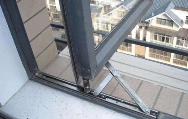 为什么高层住宅不能装平开窗？我家当初刚装上，物业就找上门了