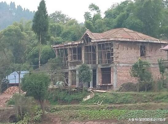 大山深处砸60万建房，完工后成全村最潮两层小别墅，赚足了面子