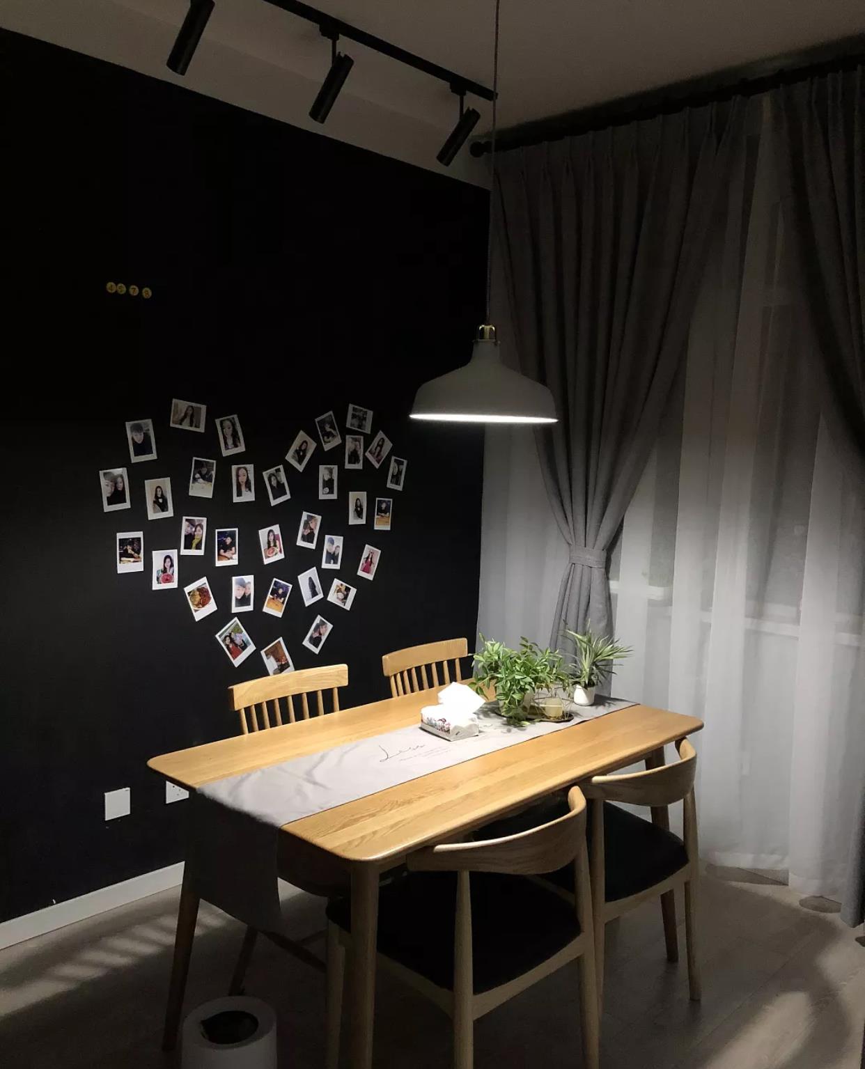 她家新房把客厅打造成影音室，不要电视机，露天阳台真羡慕，晒晒