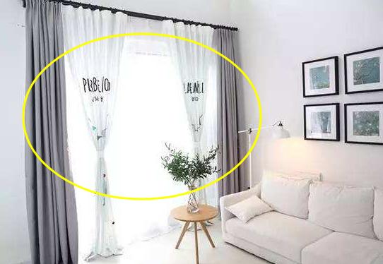 家里不要挂窗帘了，沾灰又闷热，如今聪明人都装这种，实用多了