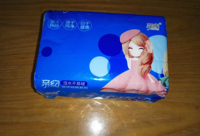 同样是炫富，小学生卖笔，中学生卖零食，看到大学生：这么有钱？
