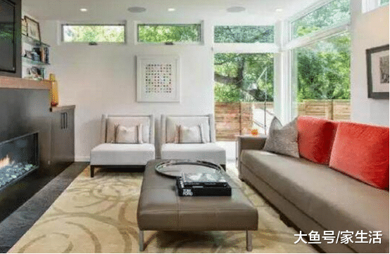 客厅小就不要放茶几了，这样设计来代替，师傅看完点头夸好