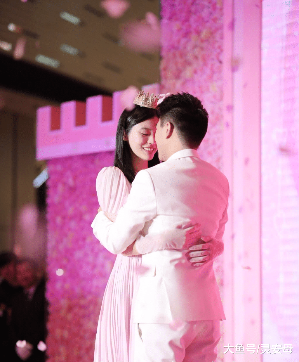 网红凤姐不看好奚梦瑶何猷君，这两个原因条条是道