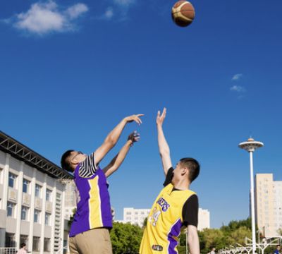 打篮球的男生“女生缘”好的原因，这3点很重要，学长的经验