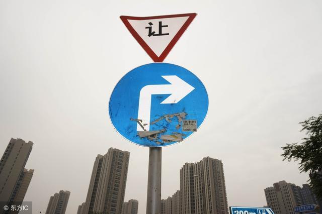 人大教授認為：房產稅現在還不能收，否則房產泡沫一捅就“炸”