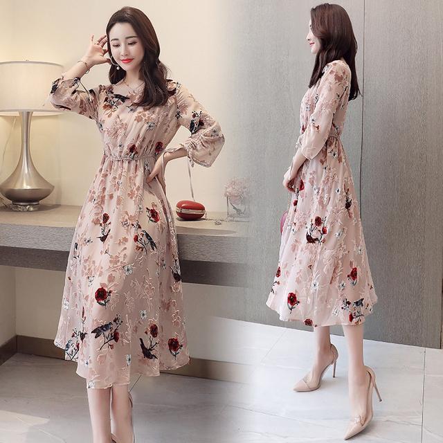 一款卓尔不凡的“雪纺”裙，不薄不厚，五月穿，美得令人称赞