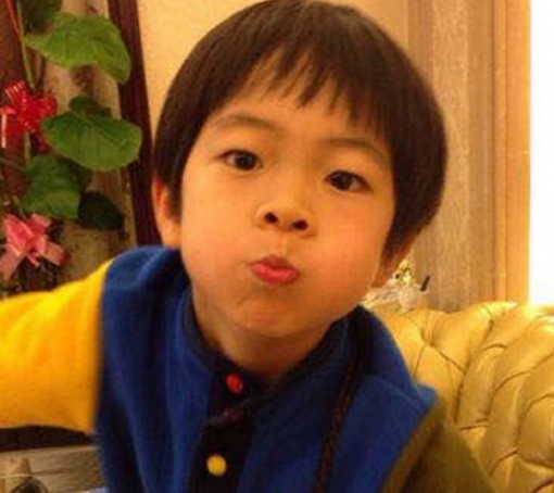 华少晒现实的豪宅，主持人吸金力太强了，光衣帽间就价值过千万