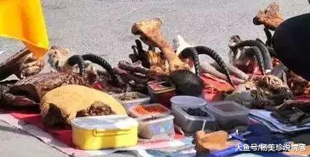 「文玩」\文玩市场上看到这几个摊位,千万不要靠近\