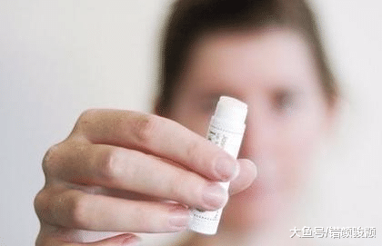 如果長期使用“潤唇膏”，對我們身體有害嗎？來看看專家怎么說