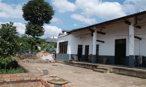 户口在城市里。农村宅基地可以确认吗？已婚妇女还能申请宅基地吗？