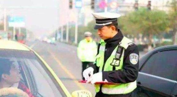 路口这样拐弯要扣8分，很多人还不知道？交警：以后不要再大意