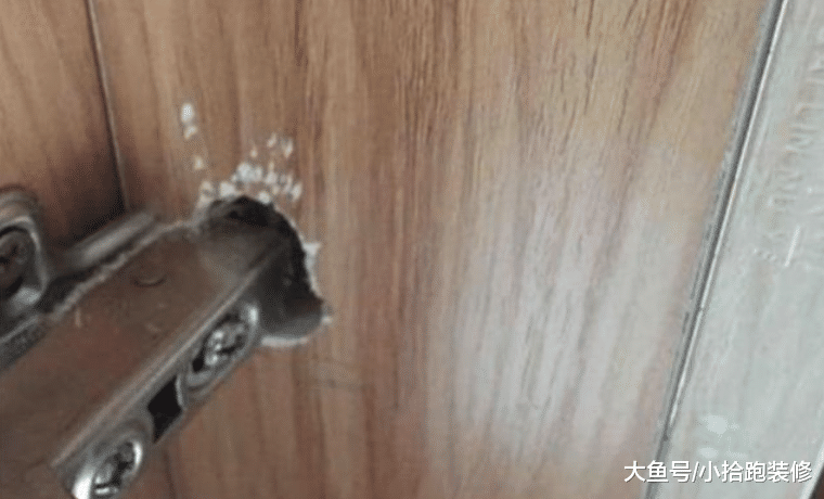 衣柜背板变形，师傅说和他无关，可指出这个问题，他不说话了