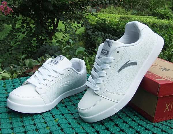 为何有人情愿入手假耐克、阿迪，也不要国产李宁和安踏