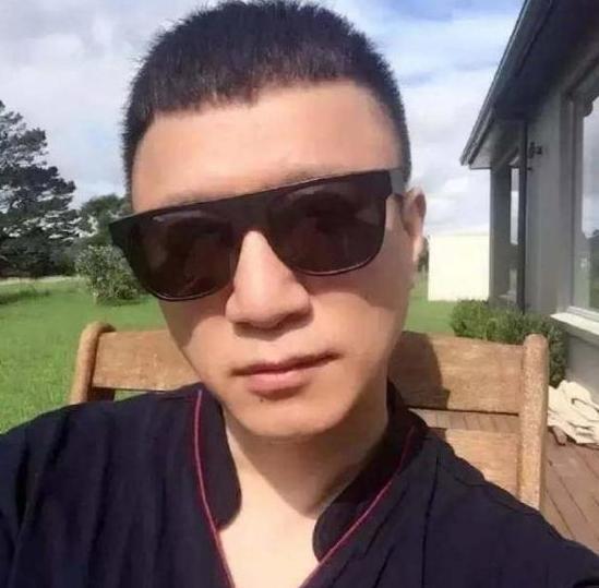 晒晒孙红雷在新西兰的豪宅，户外配置一大片草原，果然是“王”