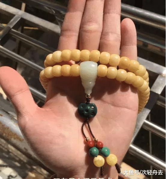 ＂盘了7年的猪骨，比玉还润泽，果然万物皆可盘啊＂