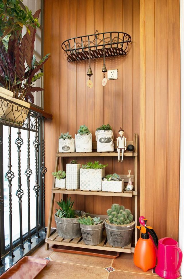 晒晒我的新家，亲朋好友都说漂亮，最喜欢阳台的花花草草