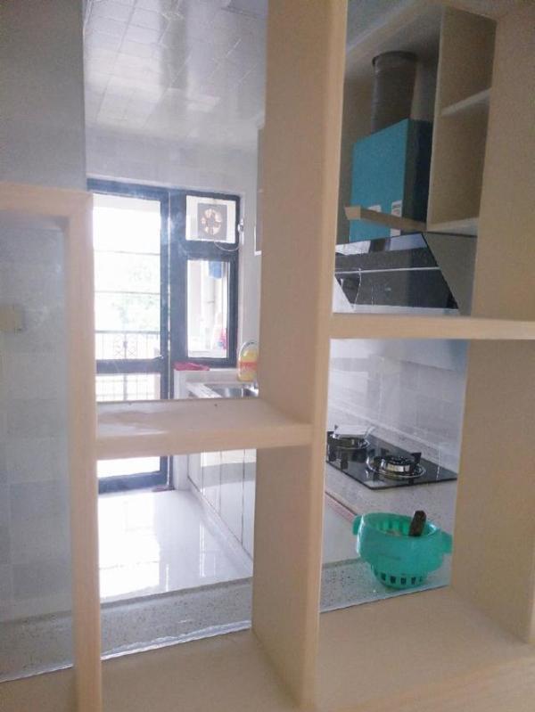 老公找表哥裝修完工的新房，還沒家具就很漂亮，電視墻很喜歡！