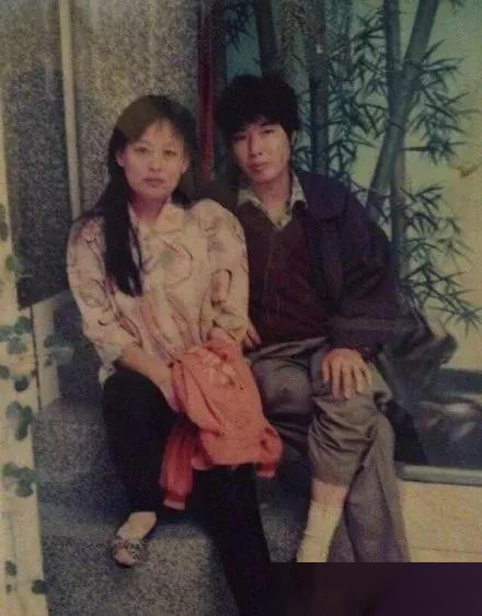 看到爸妈当年的结婚照，便开始怀疑人生了