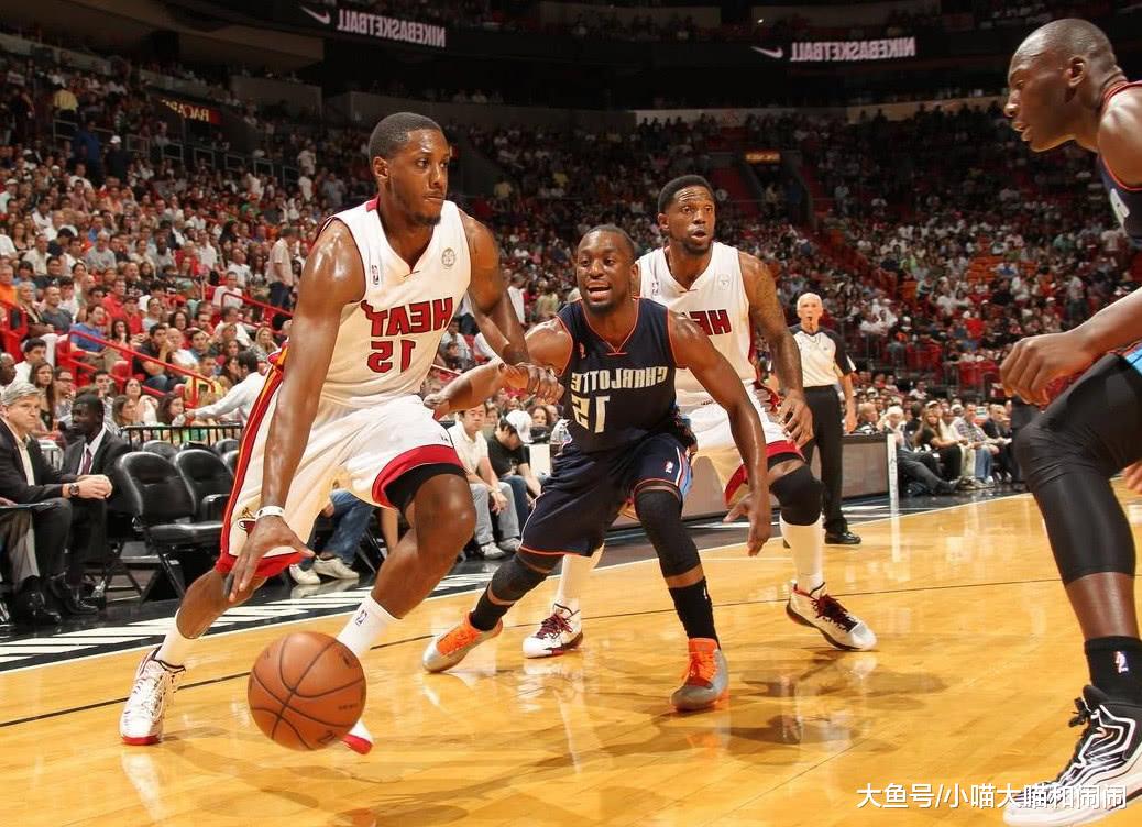正式达成！3换1湖人敲定56＋9＋7悍将？詹皇：未来球队核心