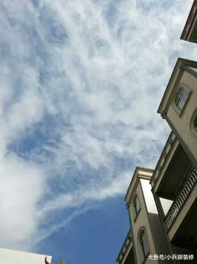 晒晒我家4层别墅，全村最豪华，大门霸气侧漏，估计很多人没见过