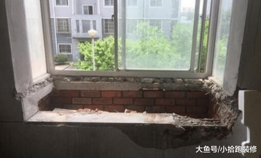 这样改造飘窗, 邻居让停工, 而业主则反问: 你不利用是你的事