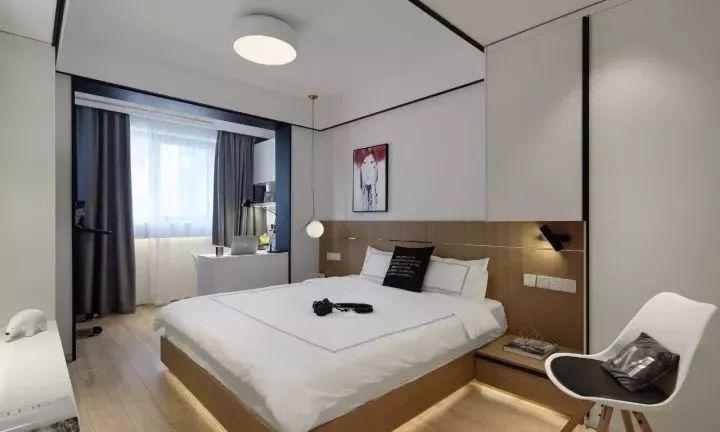 80平的簡約風小戶型二居室，電視背景墻的設計好有創意