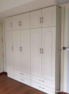 95平三房改造，陽臺和客廳中間只有半截墻，還挺好看的