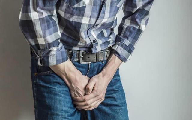 衰老|男人开始变老,身体4处会跟着“变小”,占了一个,也很难藏得住!