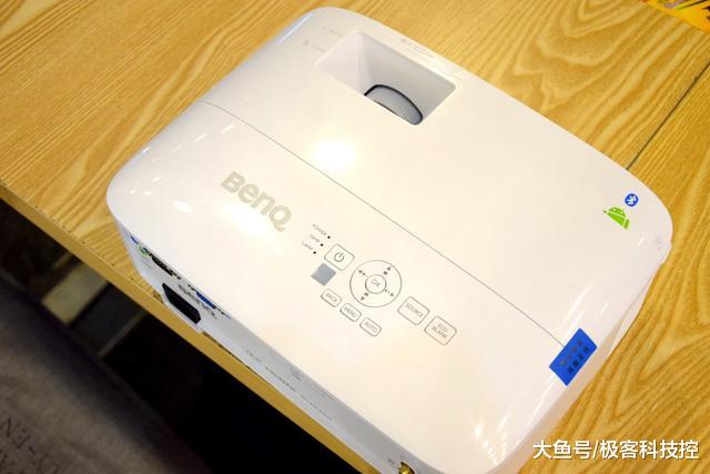 摆脱传统线体束缚，明基E580无线投射定义新商务投影