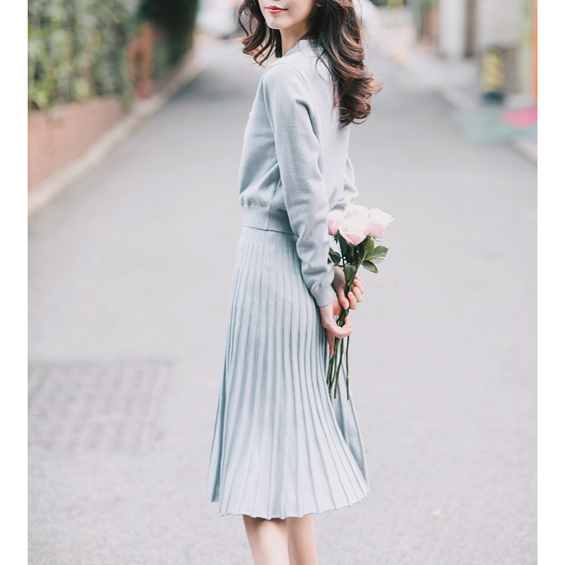 悄悄告诉你，女人都喜欢这样的秋装裙，赶紧买两件送给她