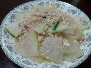 冬瓜炒虾皮，特别好吃，老人小孩都爱吃