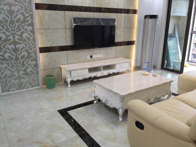 朋友新家装的太漂亮了，全房贴瓷砖就是高大上，尤其是餐厅！