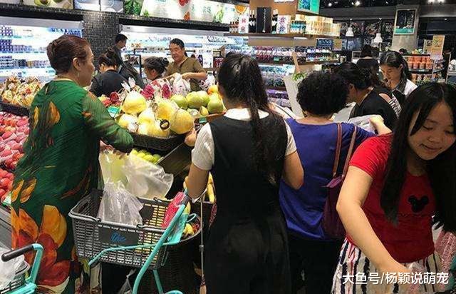 超市花4.8元买走帝王蟹！男子超市“褥羊毛”48元买了6000多的商品