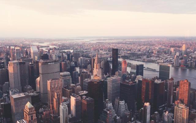 买房时，选哪种房子未来最“保值”？李嘉诚的7字箴言告诉你答案