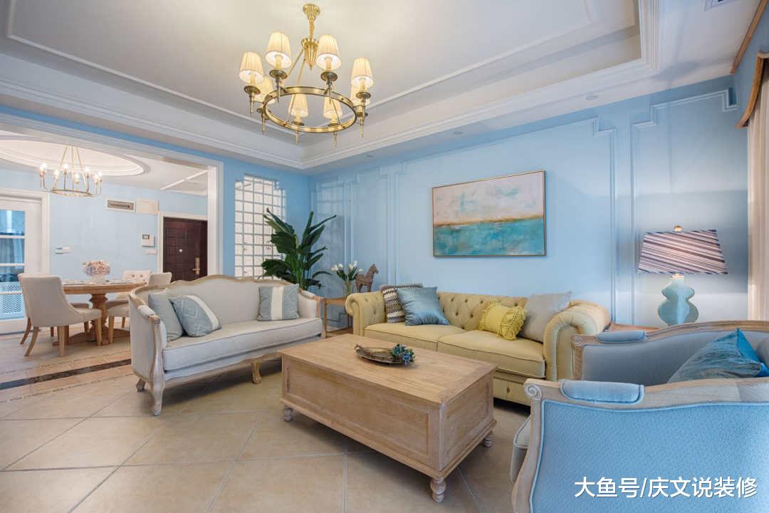 蓝色和卡其色并行，家人才是最珍贵的财富