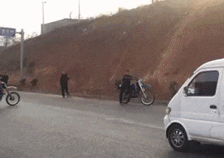 爆笑GIF：伴娘们，加油啊，你们一定要顶住敌人的炮火