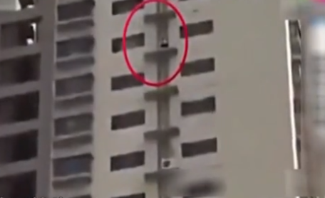 16岁少年从21楼一跃而下，只因为父母把他锁在家中不让他上网！