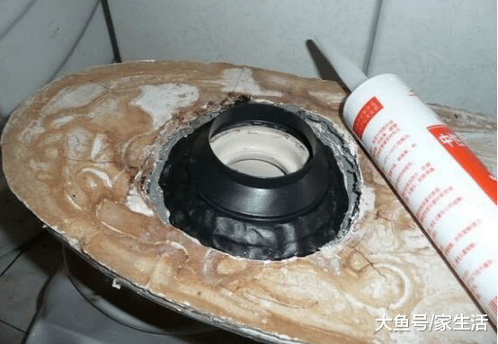 卫生间安装马桶，这个小玩意可不能漏装，否则入住会越来越臭