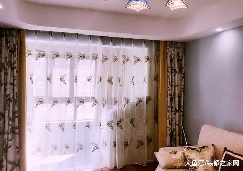 95平三房改造，陽臺和客廳中間只有半截墻，還挺好看的