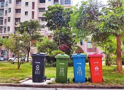 女子出门丢垃圾发现个一直在动的袋子，打开后鼻子发酸