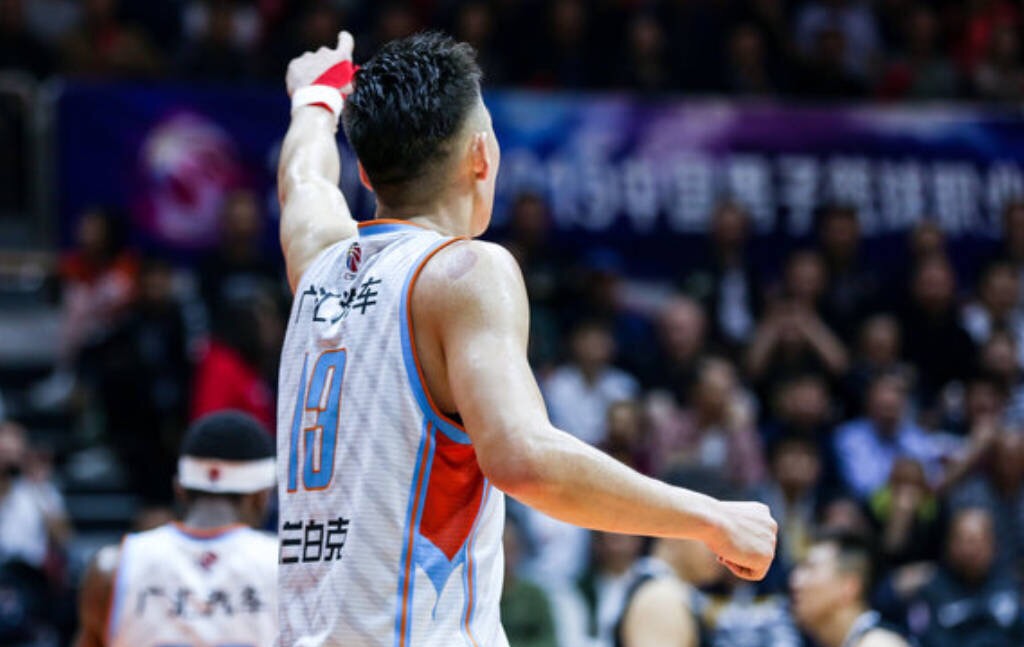 关于篮球的那些事——铁血汉子，新疆男篮的队长就是这么刚